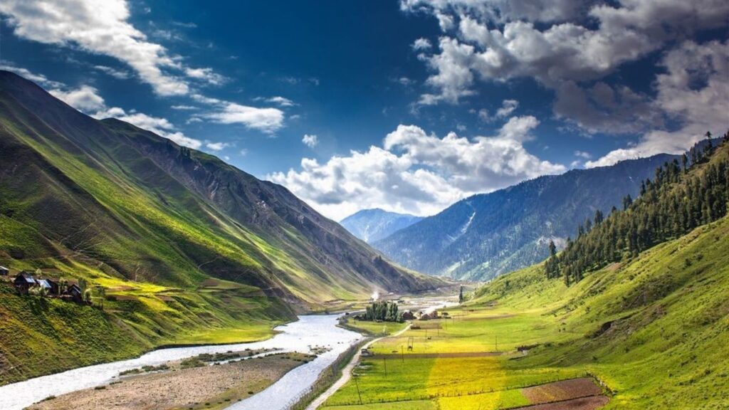 10 Best Places to Visit in Jammu & Kashmir This Summer
