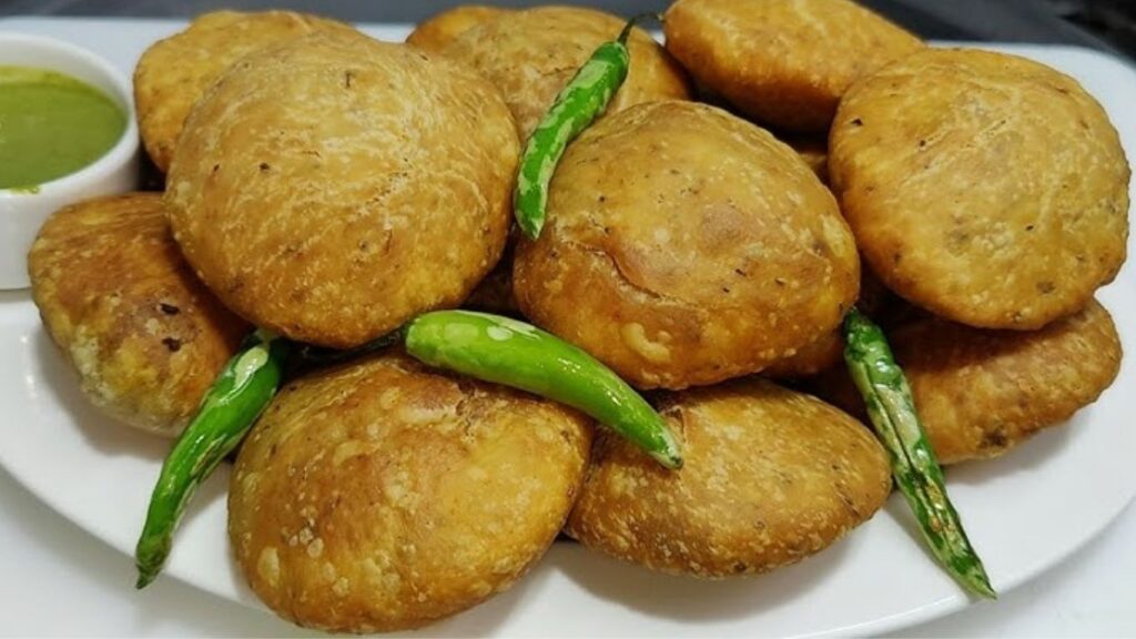  The Crispy Breakfast Treat: Pyaaz Ki Kachori